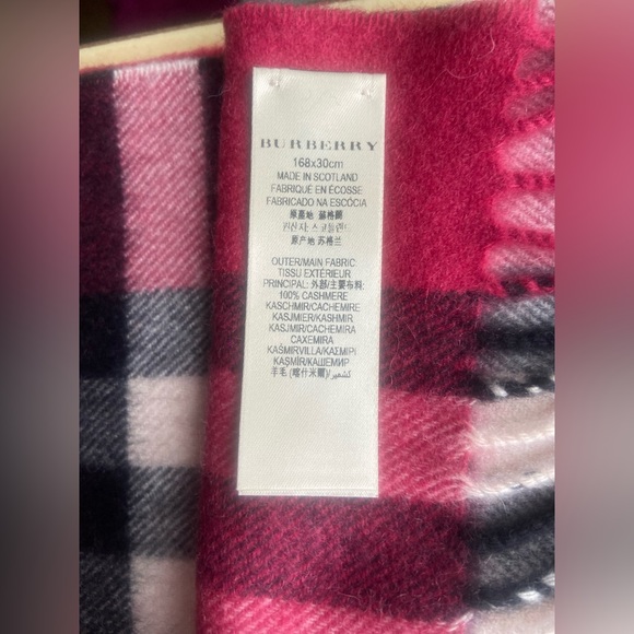 Authentic Burberry cashmere scarf. Never worn - Picture 3 of 6